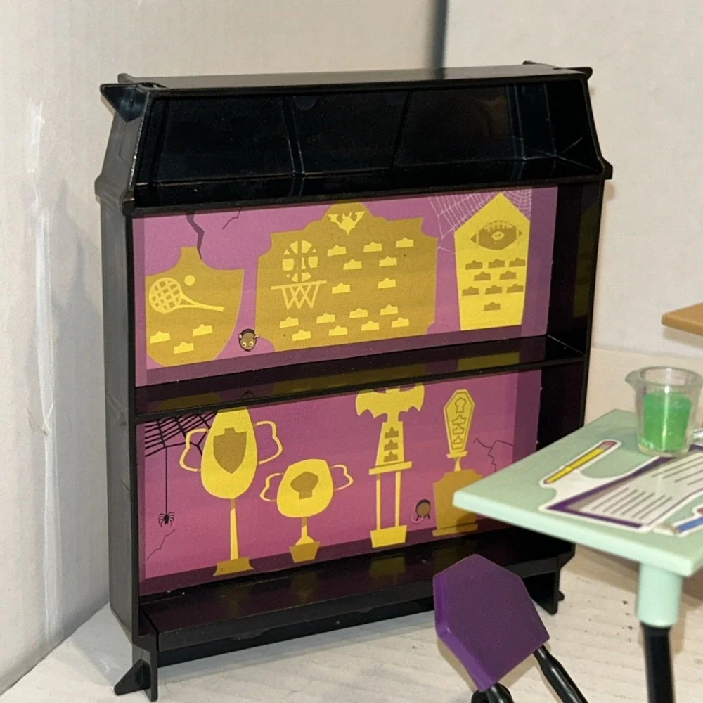 MONSTER HIGH DOLL - HIGH SCHOOL PLAY SET CAFETERIA TABLE, Shelf, & Desk Parts C2